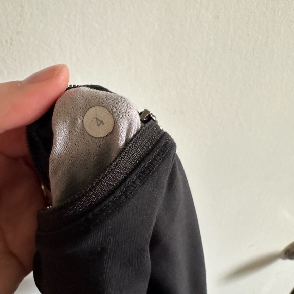 Lululemon Athletica Black/ Gray Floral Print Cropped Running Leggings size 4 EUC - Picture 8 of 8